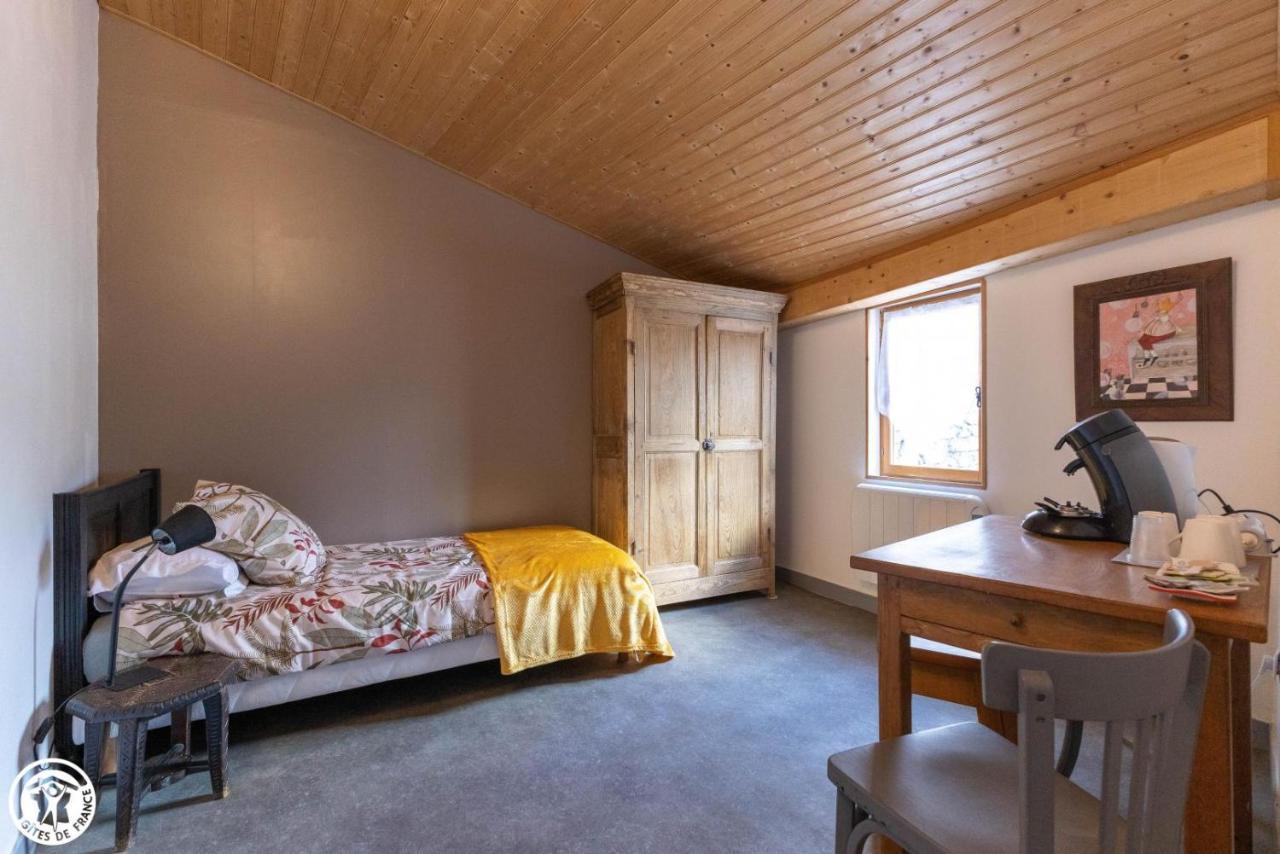 Chambre D'Hote De La Petite Toscane D'Auvergne Acomodação com café da manhã Isserteaux Exterior foto